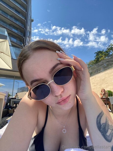 Bellastars naked pornstar pic