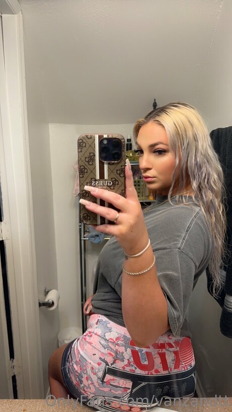 Vanzandtt star pretty pic