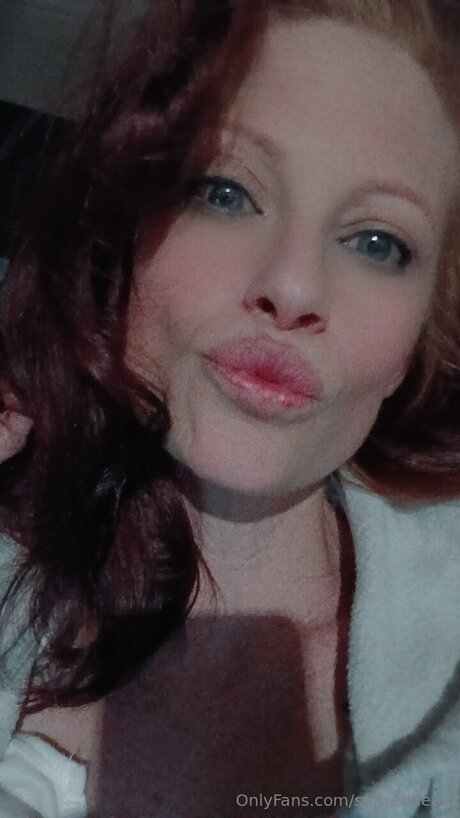 Softredhead nice actress picture