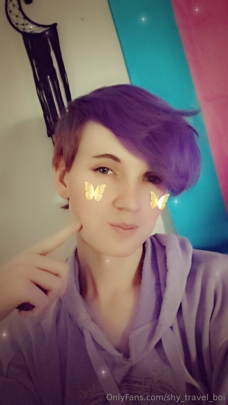 Shy Travel Boi hd pornstar pic