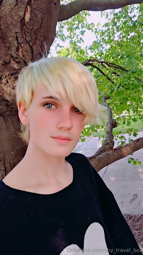 Shy Travel Boi erotic model picture