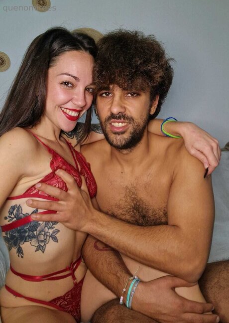 Quenomirees model erotic pic