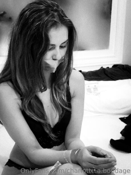 Charlotte A Bondage top model photo