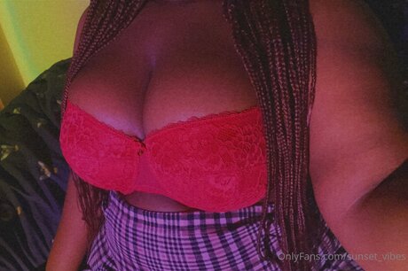 Sunset Vibes star nude pictures