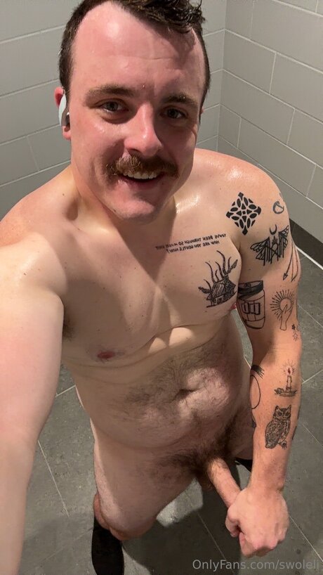 guy onlyfans sexy pic