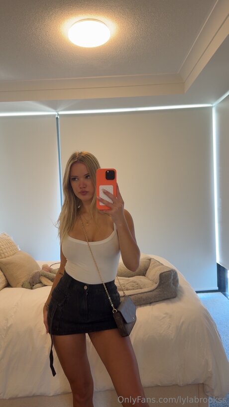 blonde milf big tits onlyfans free porn photos