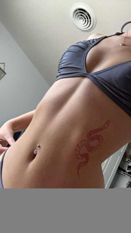 Peyroseee naked model gallery