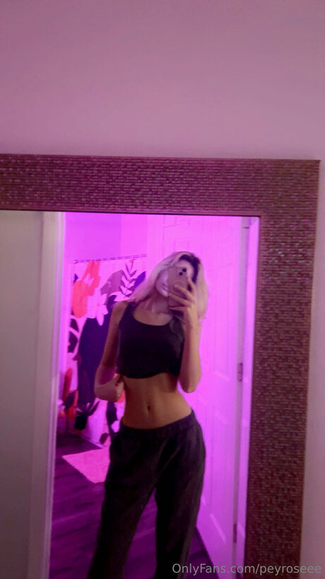 Peyroseee model xxx photo