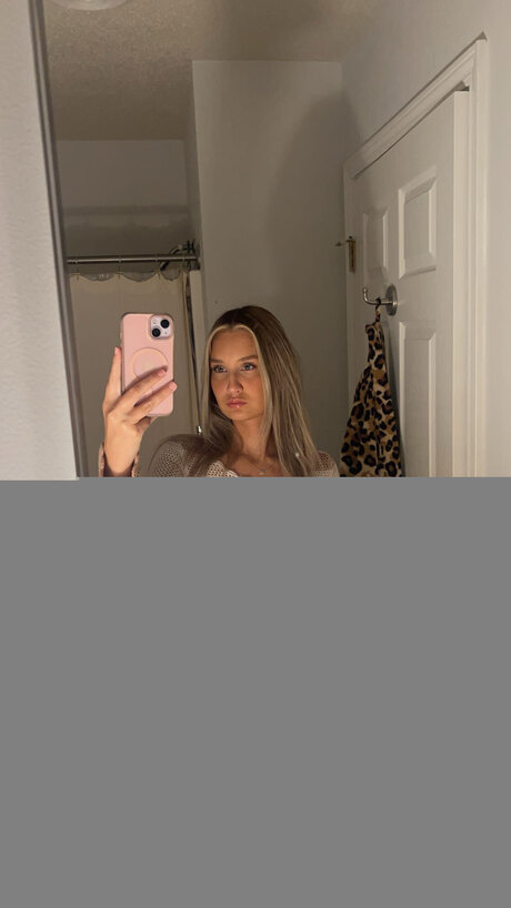 Peyroseee model sexy img