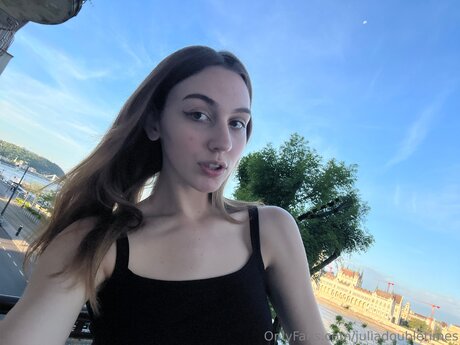 Juliadoubletimes pornstar nude pic