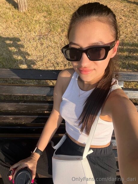 Darina Dari art model picture