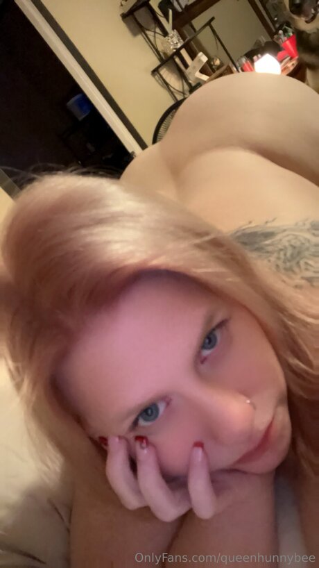 Blueyedkitten77 sex model picture