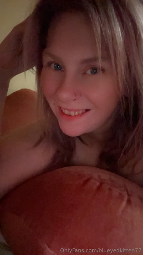 Blueyedkitten77 pornstar nudes images