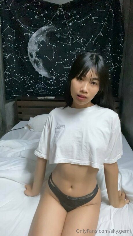 Sky Gemi pretty actress pic