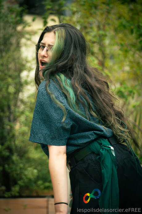 Poilsdesorcier Efree adult actress image