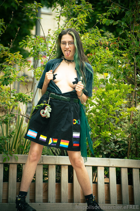 Poilsdesorcier Efree model beautiful pic