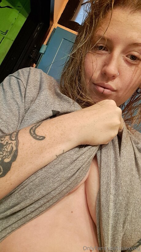 Alexvog nude star pictures