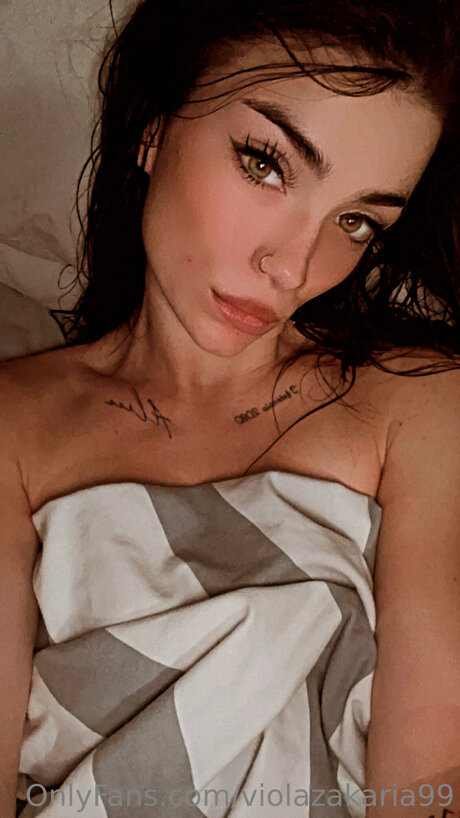 Violazakaria99 hot actress image