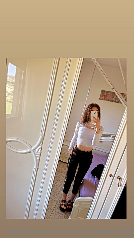 Violazakaria99 model top picture