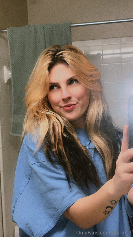 Darlin 7 model erotic photo