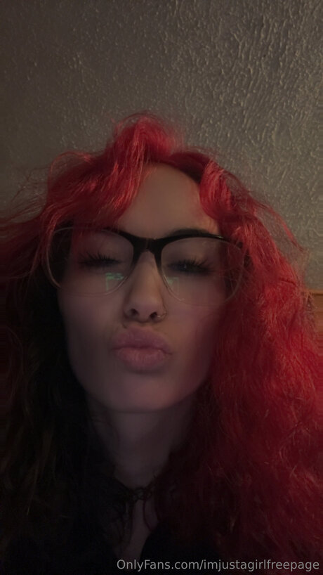 Imjustagirlfreepage star img