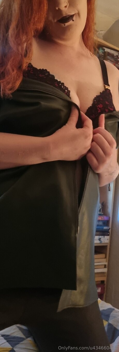 U434660415 star naked pic