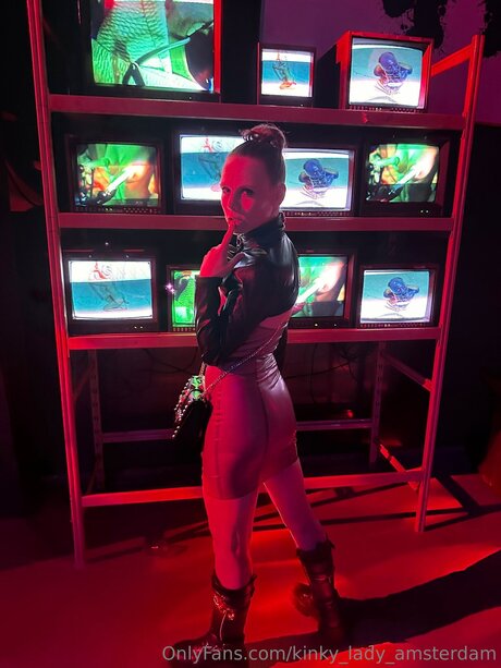 Kinky Lady Amsterdam model nude picture