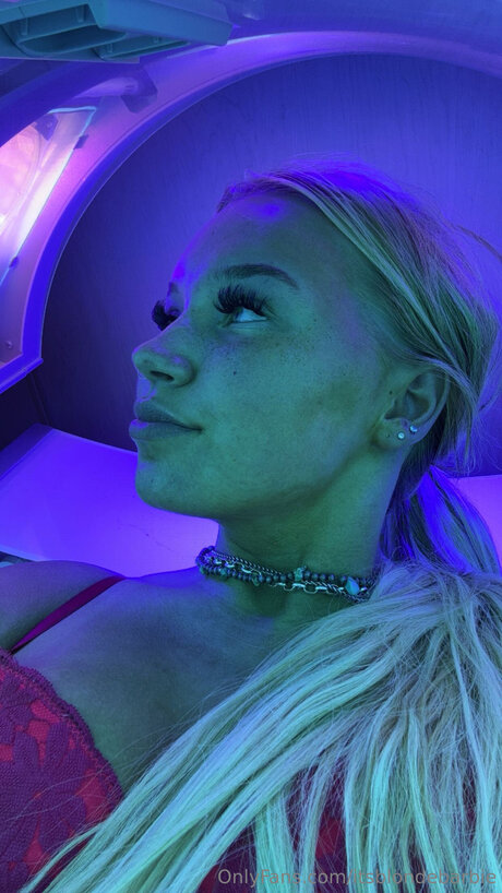 Itsblondebarbie pornstar hd pics