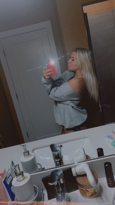 Itsblondebarbie nude star archive