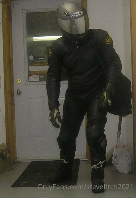 Stevefitch2021 pornstar naked photo