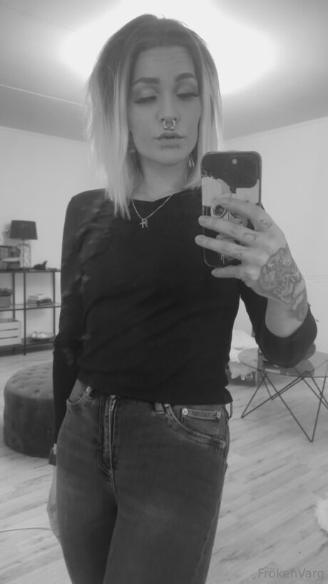 Frokenvarg model naked pic