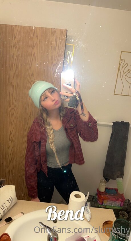 Sluttyshy model art pics