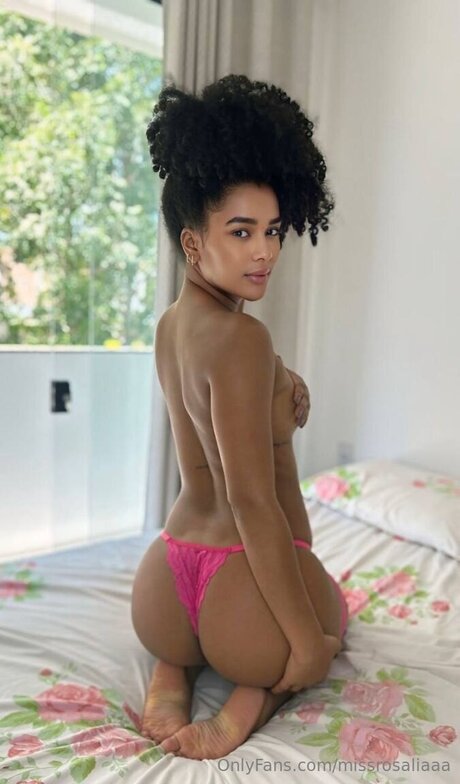 Missrosaliaaa best model picture