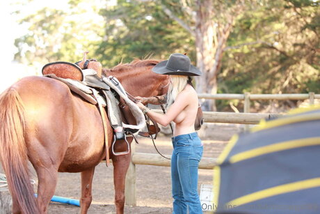 Bikinicowgirl69 model hd galleries