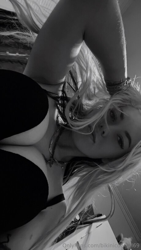 Bikinicowgirl69 model hd picture