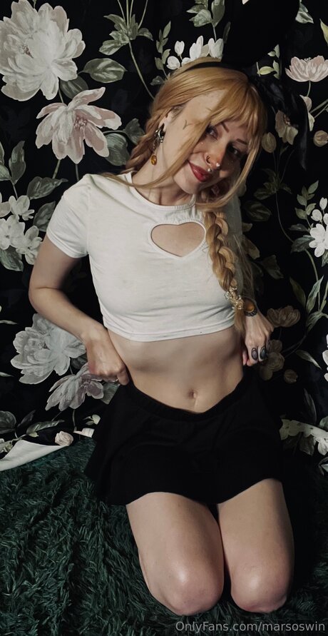 Marsoswin nude model gallery