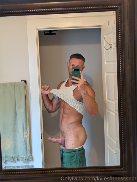 Kylesfitnessspot star adult pics