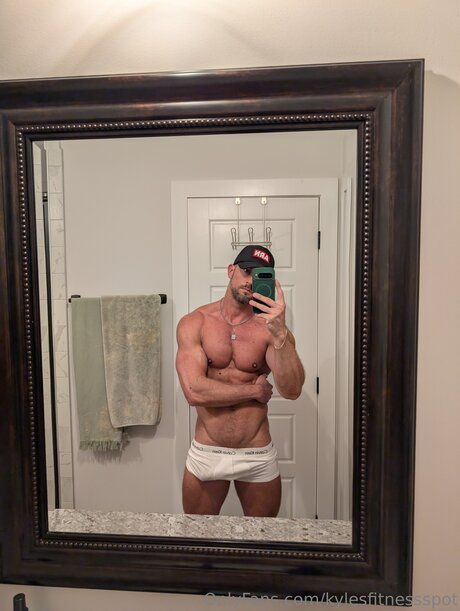 Kylesfitnessspot hot actress photo