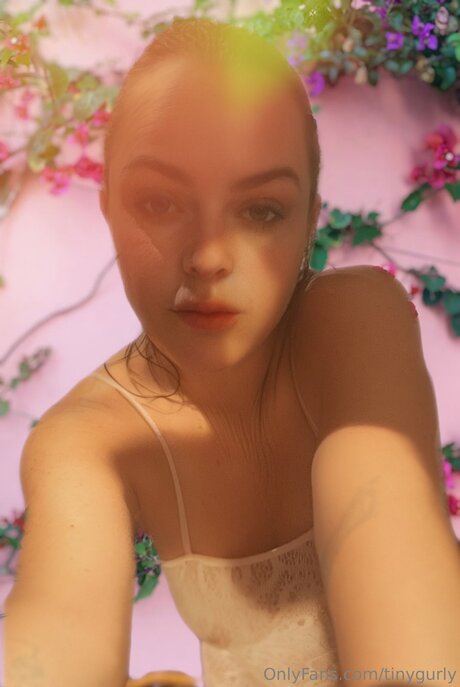 Tinygurly hot actress img