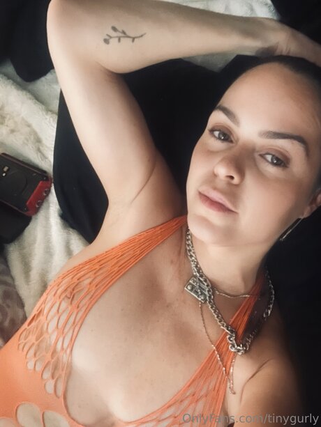 Tinygurly sexy model pic