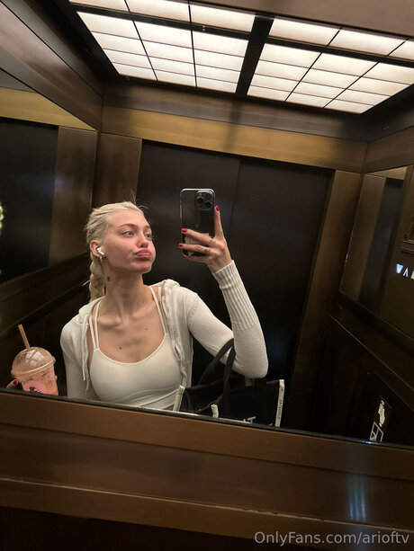 Arioftv model best pics