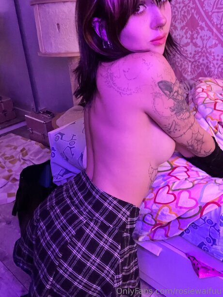 Its Rosieee sexy model photo