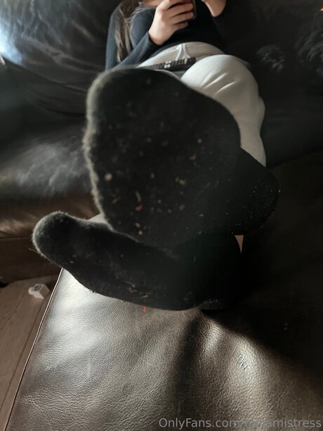 Millamistress model nude pic