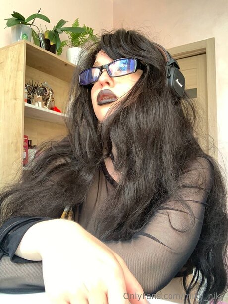 Miky Niky xxx model pic