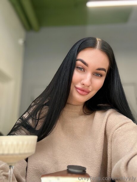 Emilyy Ly model art images