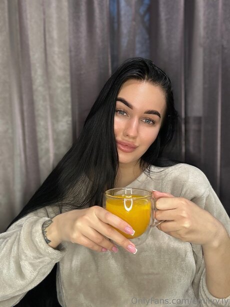 Emilyy Ly model nude pic