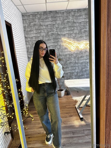 Emilyy Ly star porn picture