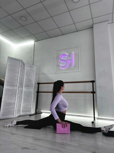 Emilyy Ly hd star images