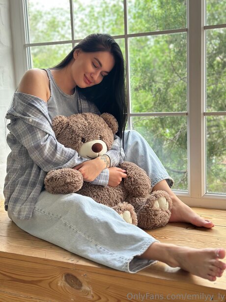 Emilyy Ly star hd pictures