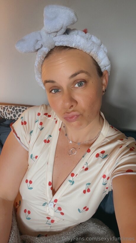 Sexykfuntimes pretty actress gallery